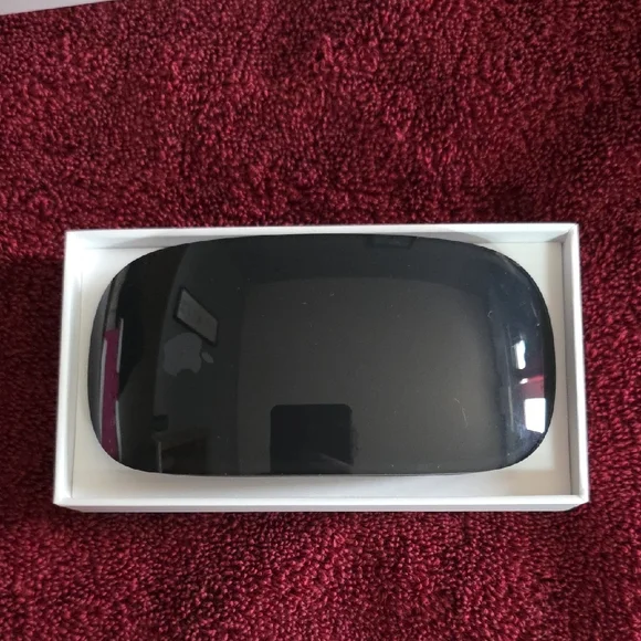 Apple Magic Mouse in Sleek White Packaging - Picture 2 of 4